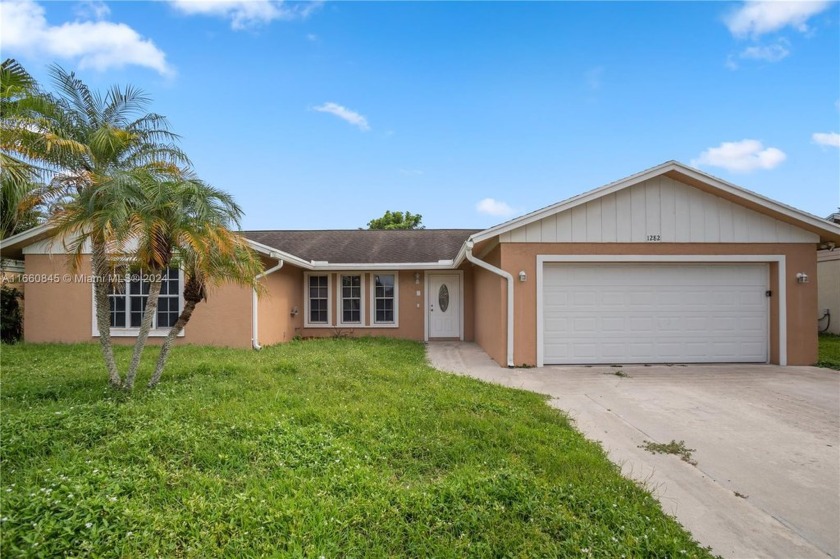 Welcome to this stunning single family home in the heart of - Beach Home for sale in Wellington, Florida on Beachhouse.com