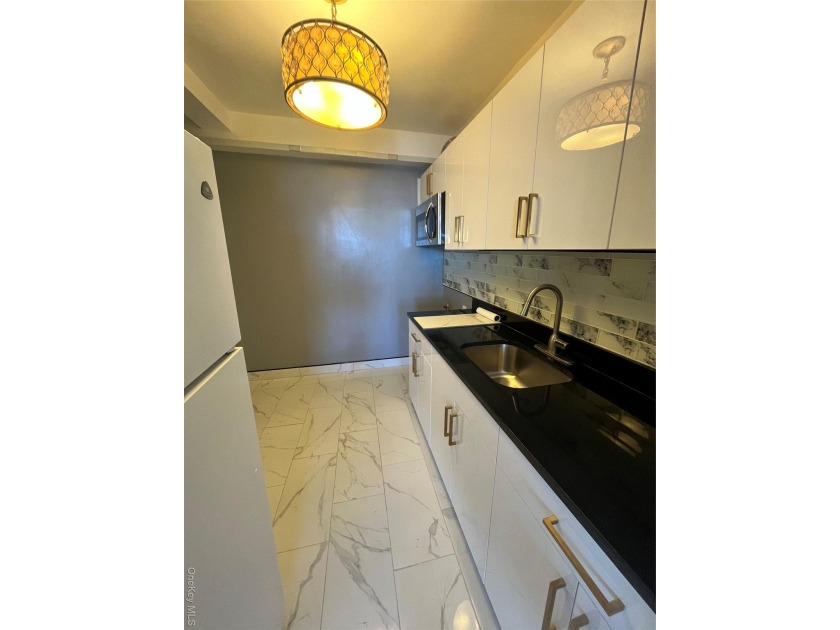 Beautifully renovated one-bedroom apartment offering a bright - Beach Home for sale in Bronx, New York on Beachhouse.com