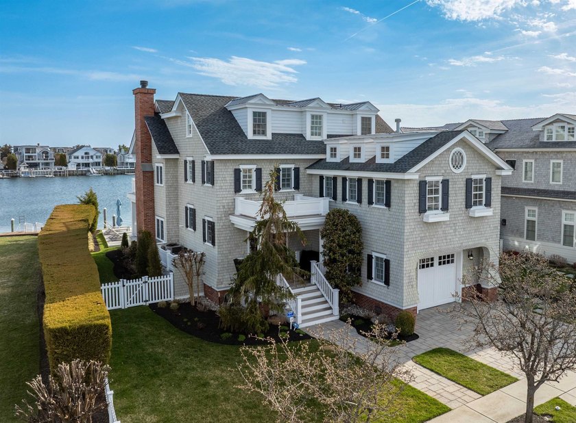 Set on one of the island's most coveted bayfront locations, this - Beach Home for sale in Avalon, New Jersey on Beachhouse.com