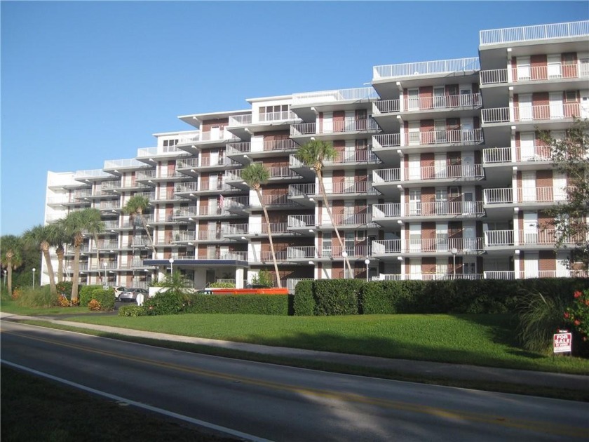 Location, Location, Location! NICELY UPDATED 1 BR/1.5BA PLUS - Beach Home for sale in Vero Beach, Florida on Beachhouse.com