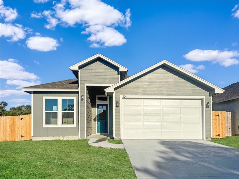 Welcome to 101 Broad Oak! This beautiful new construction home - Beach Home for sale in Rockport, Texas on Beachhouse.com