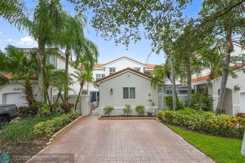 ABSOLUTELY STUNNING 3/3 TOTALLY REMODELED WITH 1 FULL BEDROOM - Beach Townhome/Townhouse for sale in Hollywood, Florida on Beachhouse.com