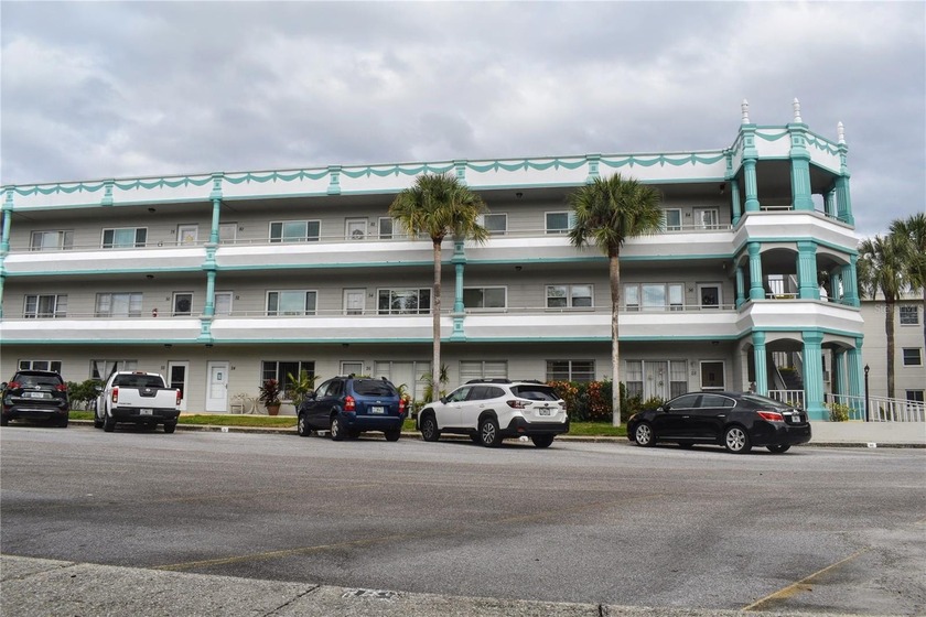 Beautiful Condo in Clearwater's Premier 55+ Golf Community. Move - Beach Condo for sale in Clearwater, Florida on Beachhouse.com
