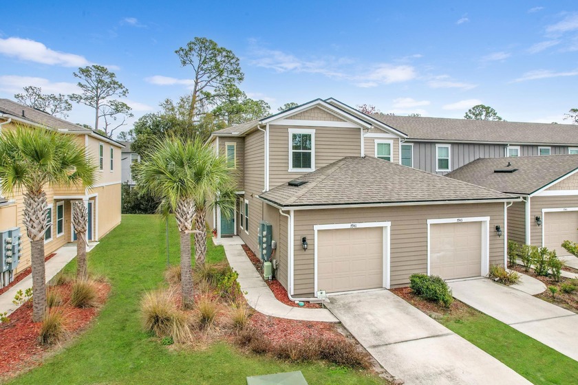 This Spacious 3 Bedroom 2.5 Bath Townhouse In The Heart Of - Beach Home for sale in Jacksonville, Florida on Beachhouse.com