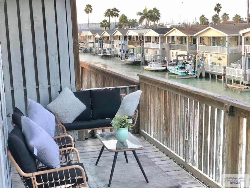 This Charming 2 bedroom, 2 bath sea cottage offers the perfect - Beach Townhome/Townhouse for sale in Port Isabel, Texas on Beachhouse.com