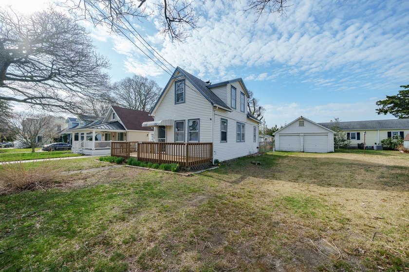 ONLY seven homes from the Delaware BAY, this charming 4-bedroom - Beach Home for sale in Townbank, New Jersey on Beachhouse.com