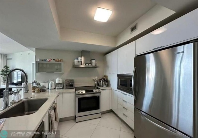 GREAT 3 BEDROOMS UNIT LOCATED IN THE ELEGANT ST TROPEZ BUILDING - Beach Condo for sale in Sunny Isles Beach, Florida on Beachhouse.com