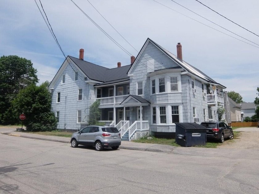 Spacious 6-Unit building in excellent Biddeford location. This - Beach Commercial for sale in Biddeford, Maine on Beachhouse.com