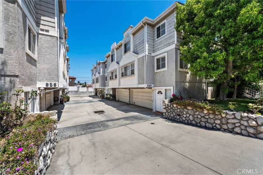 End unit townhouse in beautiful Vista del Oro!  Come and see - Beach Townhome/Townhouse for sale in San Pedro, California on Beachhouse.com