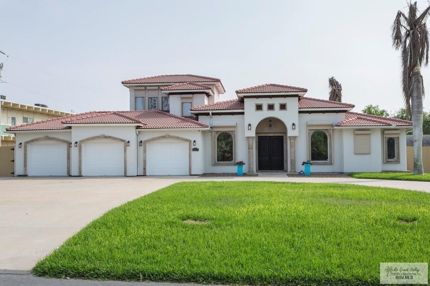 This beautiful 4-bedroom, 3.5-bath home with a finished 3-car - Beach Home for sale in Laguna Vista, Texas on Beachhouse.com