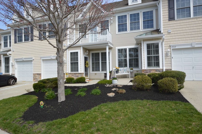 Looking for a Beach House that is perfect year-round? Sunny - Beach Townhome/Townhouse for sale in Swainton, New Jersey on Beachhouse.com