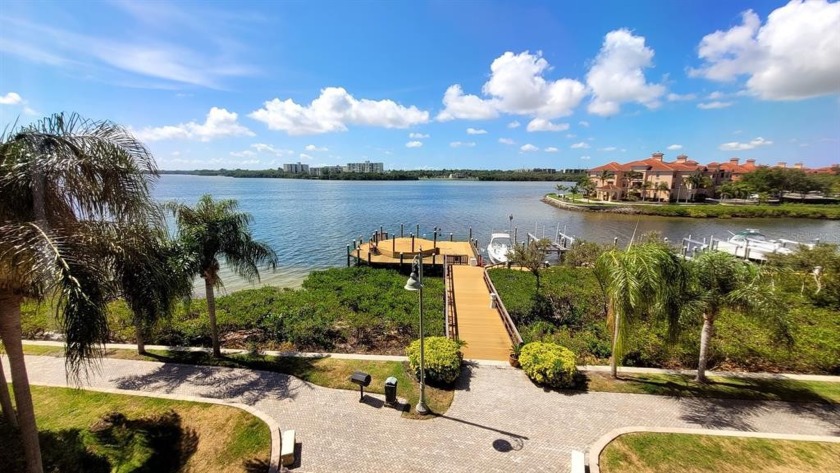 Come see this luxury one bedroom with office executive suite in - Beach Condo for sale in Clearwater, Florida on Beachhouse.com