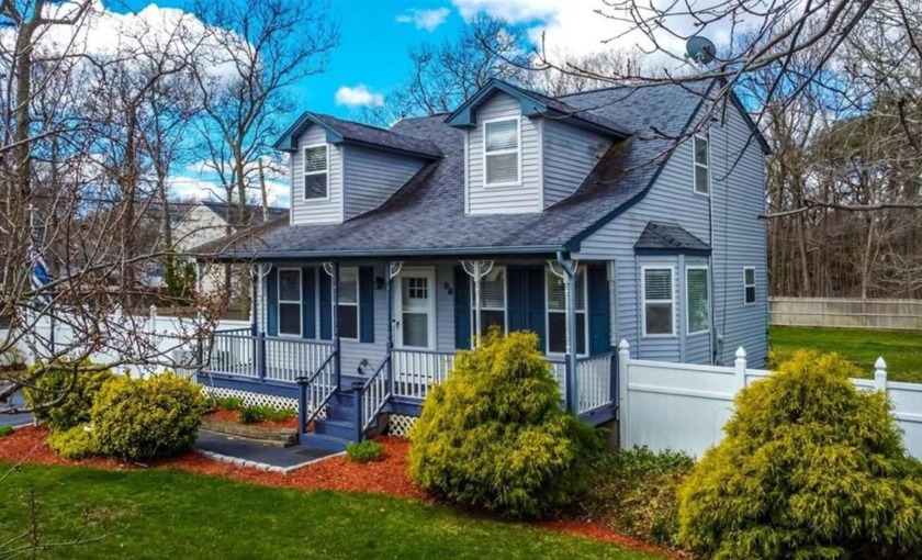 Presenting a beautiful Cape situated on a generously sized - Beach Home for sale in Mastic, New York on Beachhouse.com
