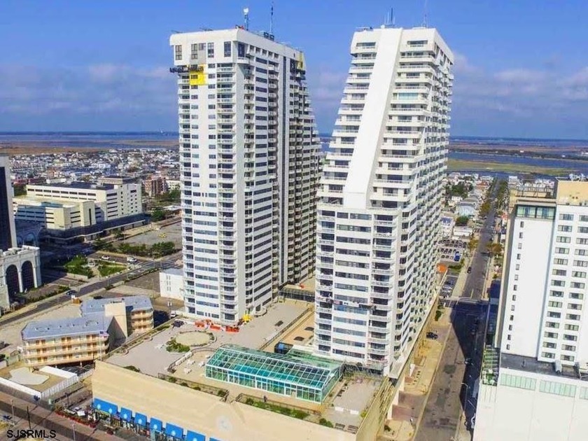 Impeccable remodeled to the T, open white kitchen with granite - Beach Condo for sale in Atlantic City, New Jersey on Beachhouse.com