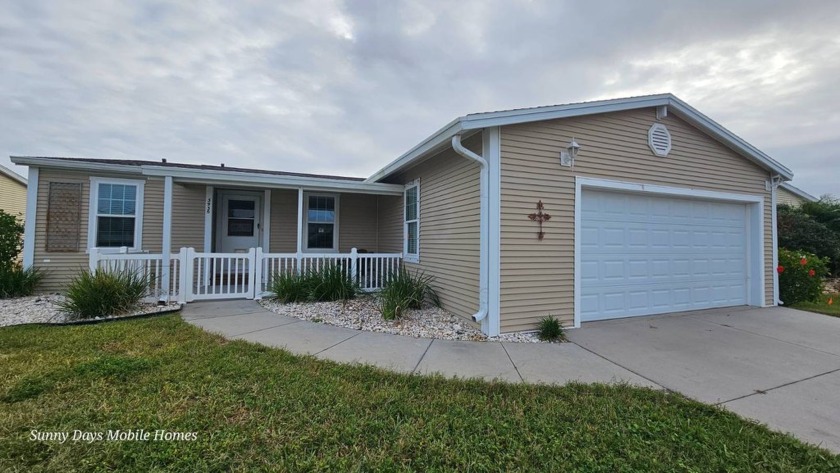 Come take a tour of this 2016 Palm Harbor Wellington Model one - Beach Home for sale in Ruskin, Florida on Beachhouse.com