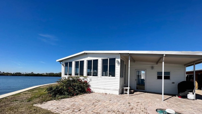 This incredible riverfront home at 327 3rd St Dr W #11 in - Beach Home for sale in Palmetto, Florida on Beachhouse.com
