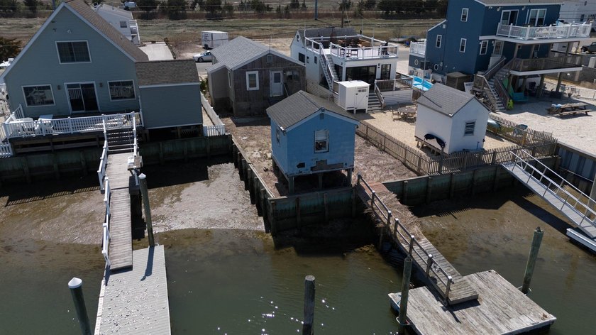 Charming bayfront cottage nestled in the quaint community of - Beach Home for sale in Avalon Manor, New Jersey on Beachhouse.com