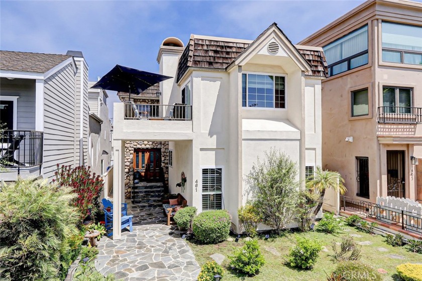 Fantastic opportunity in the sand section! This two level home - Beach Home for sale in Manhattan Beach, California on Beachhouse.com