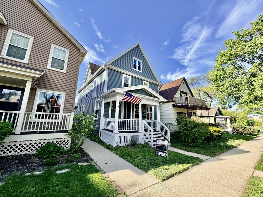 Historic Bay View duplex in a prime, highly sought-after - Beach Home for sale in Milwaukee, Wisconsin on Beachhouse.com