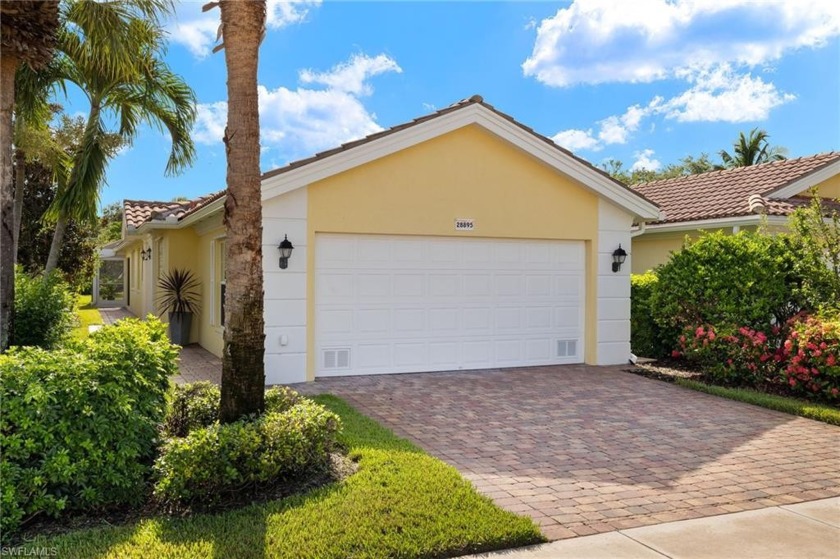 Welcome to your new home! A well maintained and beautifully - Beach Townhome/Townhouse for sale in Bonita Springs, Florida on Beachhouse.com