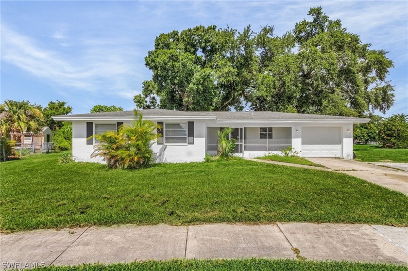 This home is sporting a BRAND NEW ROOF, WATER HEATER, NEWER A/C - Beach Home for sale in North Fort Myers, Florida on Beachhouse.com