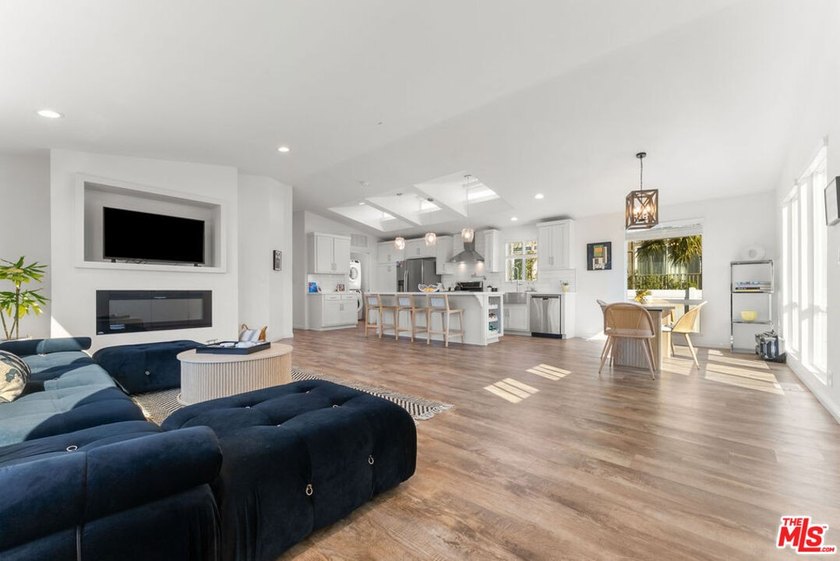 Experience effortless Malibu living in this beautiful, bright - Beach Home for sale in Malibu, California on Beachhouse.com