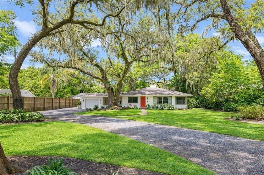 Welcome to 205 Youngwood Drive, a charming single-level home - Beach Home for sale in Saint Simons, Georgia on Beachhouse.com