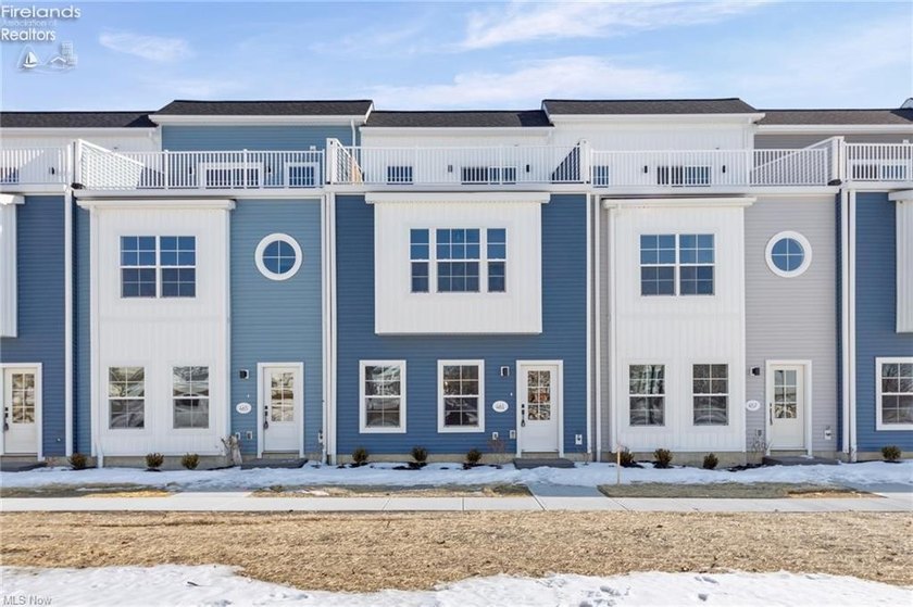 Welcome to Harborwalk. Lorain's Premier Waterfront Community! - Beach Home for sale in Lorain, Ohio on Beachhouse.com