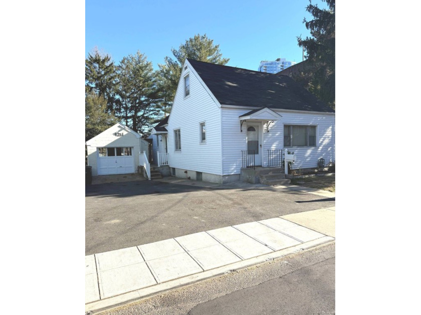 4 Bedroom, 2 Full Bath - hardwood floors, New kitchen, large - Beach Home for sale in Stamford, Connecticut on Beachhouse.com