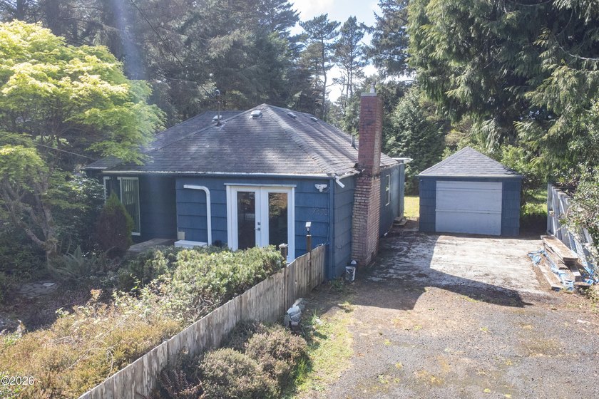 This hidden gem is in the quiet Surfland Beach Community of - Beach Home for sale in South Beach, Oregon on Beachhouse.com