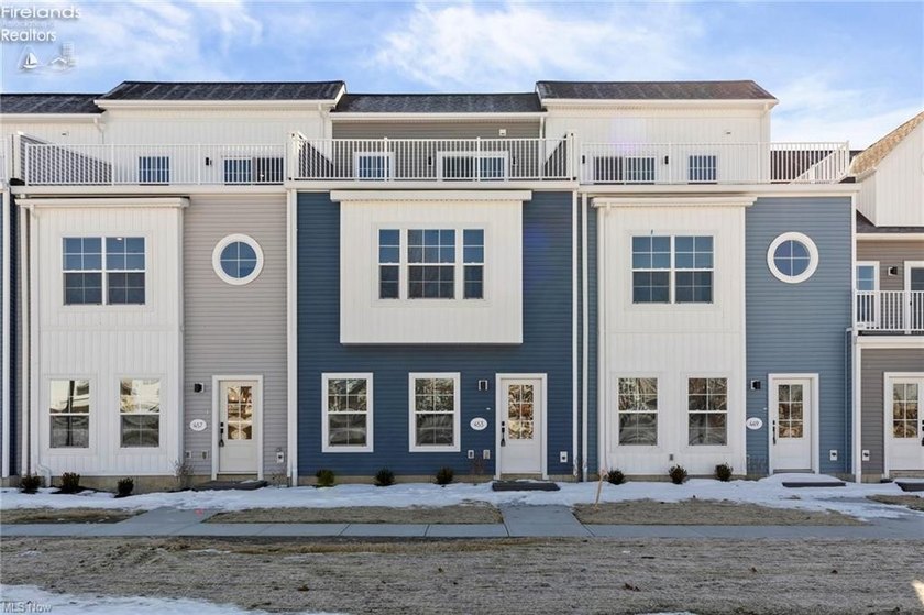 Welcome to Harborwalk. Lorain's Premier Waterfront Community! - Beach Home for sale in Lorain, Ohio on Beachhouse.com