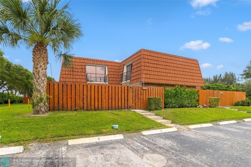 Welcome to Spanish Wells! This townhouse has 2 bedrooms (both - Beach Condo for sale in Delray Beach, Florida on Beachhouse.com