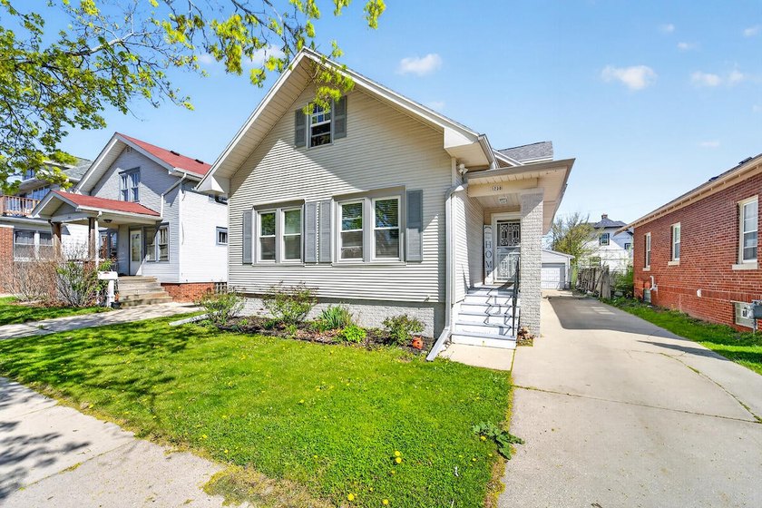 WOW THIS BEAUTIFUL HOME HAS SO MUCH TO OFFER!!! 4+ BEDROOMS, 2.5 - Beach Home for sale in Racine, Wisconsin on Beachhouse.com
