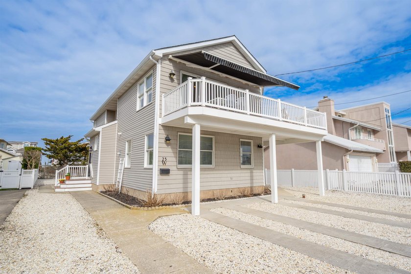 Perfectly positioned on one of Avalon's quietest blocks, welcome - Beach Home for sale in Avalon, New Jersey on Beachhouse.com