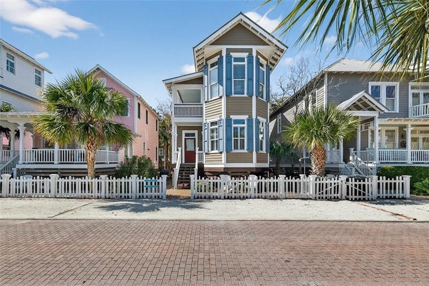 Northern Belle is a charming beach cottage located in Coast - Beach Home for sale in Saint Simons, Georgia on Beachhouse.com