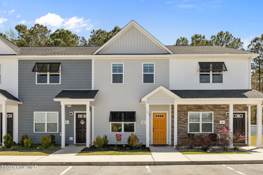 Modern Elegance meets Unbeatable Location! 42 Catalina Circle is - Beach Townhome/Townhouse for sale in Swansboro, North Carolina on Beachhouse.com