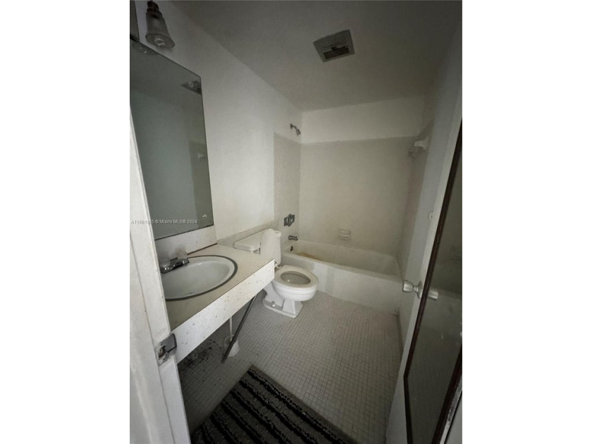 1 bedroom 1 bathroom condo in Maybury Mansions community of East - Beach Condo for sale in Fort Lauderdale, Florida on Beachhouse.com