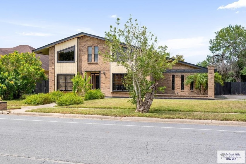 Lovely resaca setting for this two story 6 bedroom, 4.5 bath - Beach Home for sale in Brownsville, Texas on Beachhouse.com