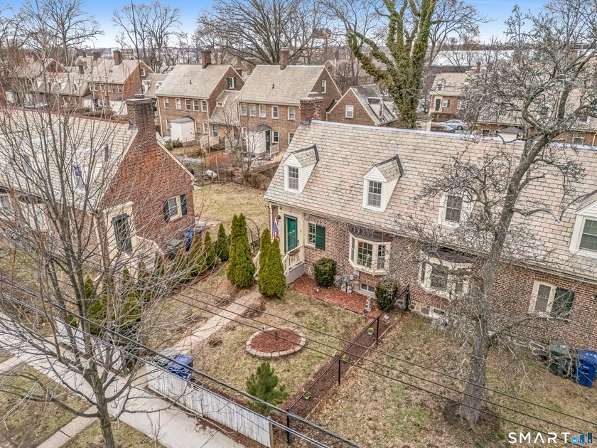 Welcome to 16 Cole Street, a beautifully updated townhouse style - Beach Townhome/Townhouse for sale in Bridgeport, Connecticut on Beachhouse.com