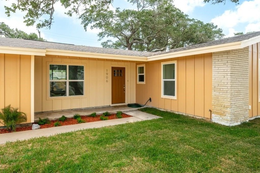 Nestled in the sought-after Little Bay Subdivision, this - Beach Home for sale in Rockport, Texas on Beachhouse.com