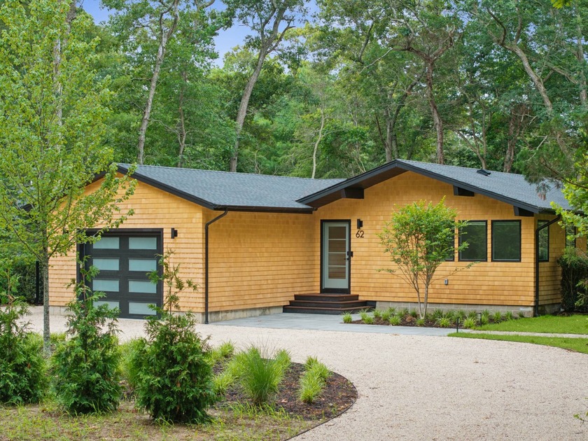 Perfectly positioned in Clearwater Beach, this newly renovated - Beach Home for sale in East Hampton, New York on Beachhouse.com