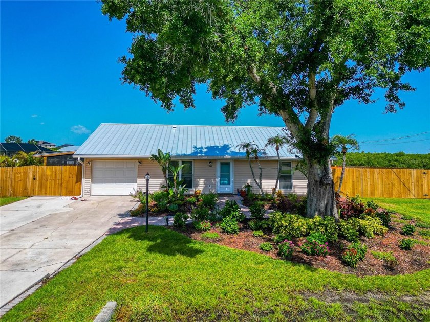 Under contract-accepting backup offers. Welcome to  a rare - Beach Home for sale in Bradenton, Florida on Beachhouse.com