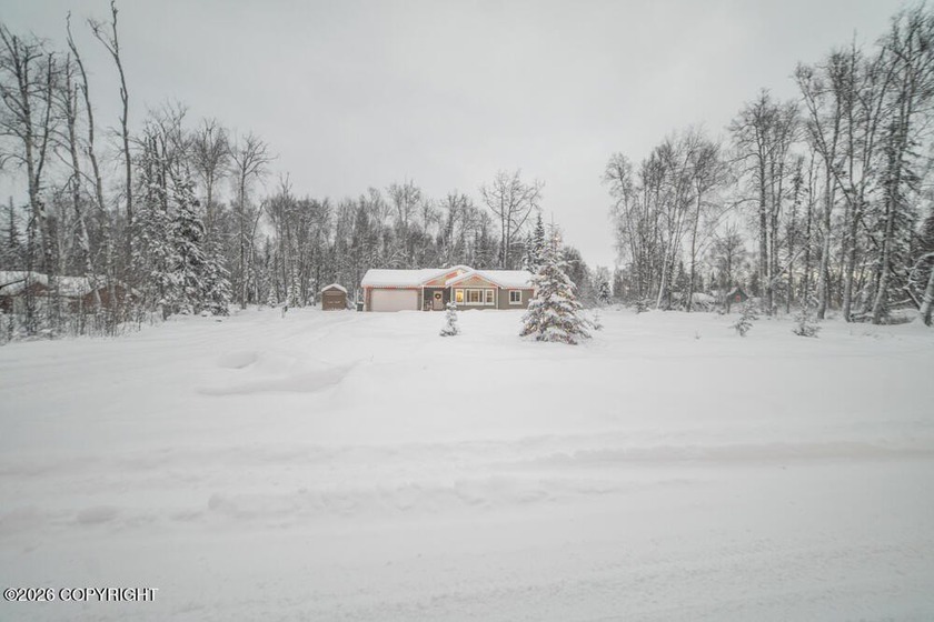 IMMACULATE CONDITION & AMAZING LOCATION!! This charming open - Beach Home for sale in Soldotna, Alaska on Beachhouse.com