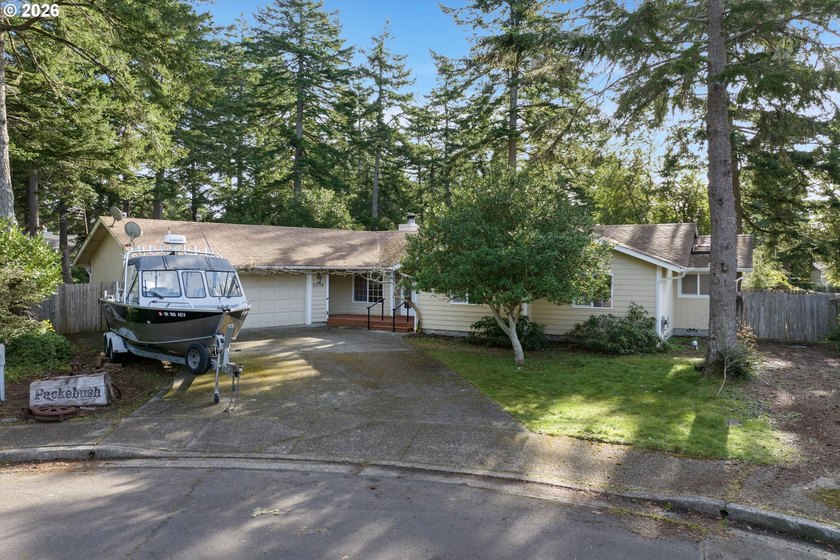 Situated on a corner lot at the end of a quiet cul-de-sac, this - Beach Home for sale in Florence, Oregon on Beachhouse.com