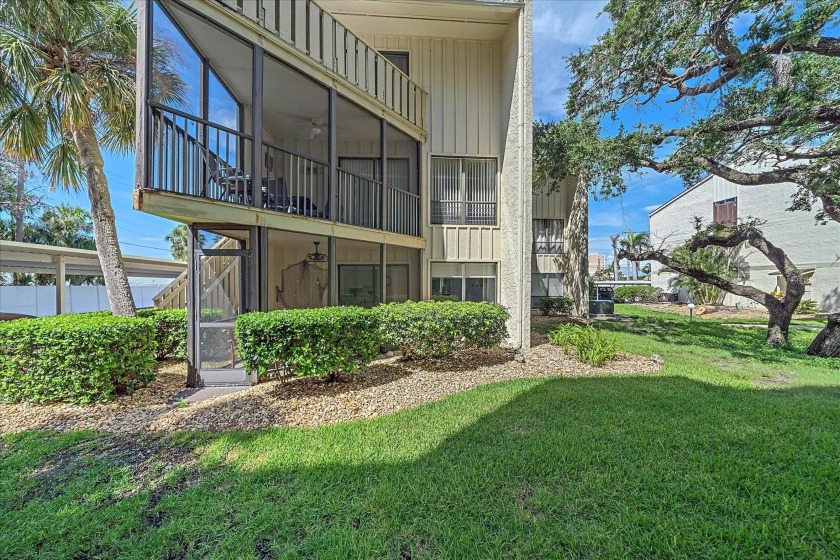 Discover the best of island living at Bay Oaks on world-famous - Beach Condo for sale in Sarasota, Florida on Beachhouse.com