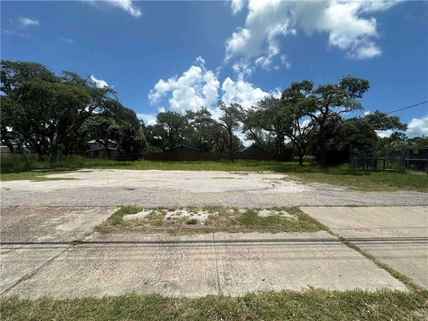 Don't miss this opportunity for a great centralized Commercial - Beach Lot for sale in Rockport, Texas on Beachhouse.com