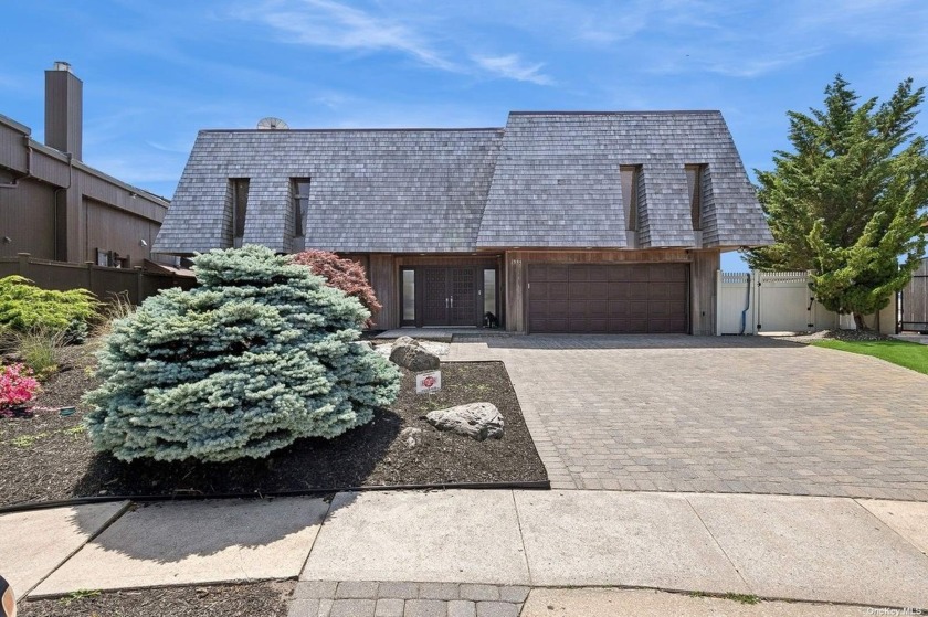 This is the one you have been waiting for. Architecturally - Beach Home for sale in Bellmore, New York on Beachhouse.com