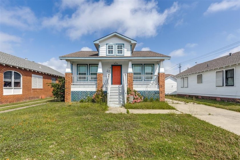 Set on a centrally positioned lot, this unique property presents - Beach Home for sale in Galveston, Texas on Beachhouse.com