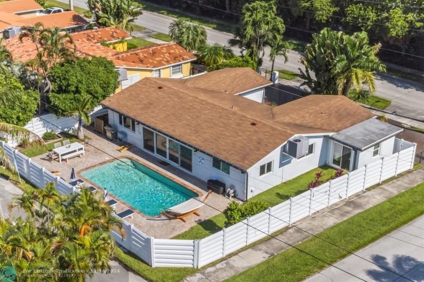 Beautifully appointed and designer decorated pool home in - Beach Home for sale in Hollywood, Florida on Beachhouse.com