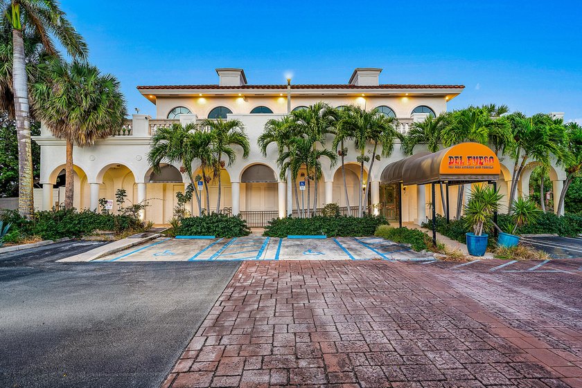 Free standing direct intracoastal restaurant in the Waterway - Beach Commercial for sale in Delray Beach, Florida on Beachhouse.com